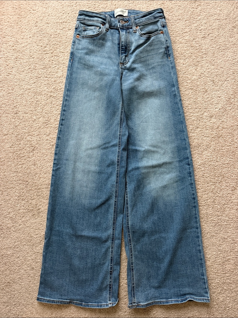 Universal Thread Wide-Leg Light Blue Denim Jeans